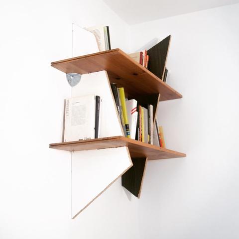 Estantería con madera reutilizada