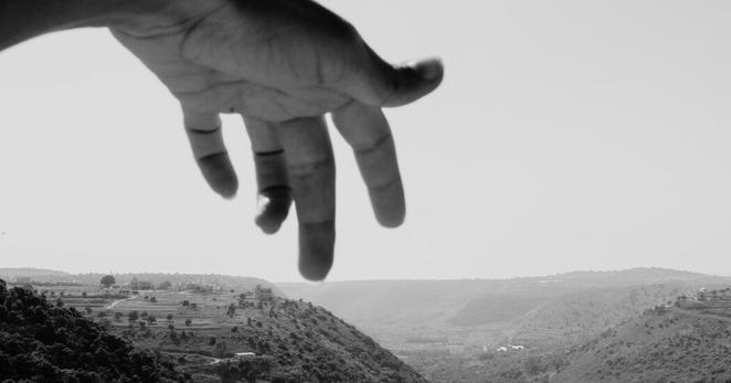 Opinion | A Syrian Refugee Photographs Her Home From Its Borders