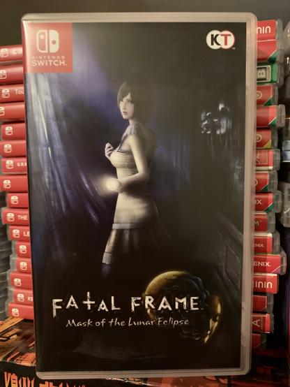 Fyysinen aasiajulkaisu Switch-pelistä Fatal Frame: Mask of the Lunar Eclipse.