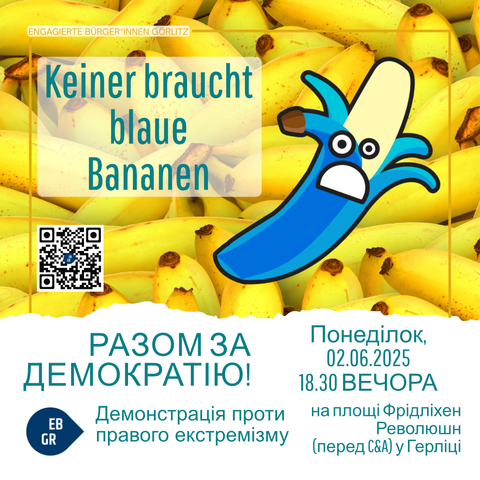 Das Bild zeigt eine auffällige Plakatgestaltung mit einem Hintergrund aus gelben Bananen. Im Vordergrund ist ein blauer, aufgeschälter Bananenkarton mit einem erschrockenen Gesichtsausdruck zu sehen. Über dem Cartoon-Bananenkarton steht in großen blauen Buchstaben der Text "Keiner braucht blaue Bananen". Darunter befindet sich ein QR-Code. Weiter unten steht in großen grünen Buchstaben "Gemeinsam für Demokratie!" und darunter "Demo gegen Rechtsextremismus". Das Datum und die Uhrzeit des Events sind angegeben: "Montag, den 02.06.2025, 18.30 Uhr". Der Veranstaltungsort wird als "Platz der Friedlichen Revolution (vor C&A) in Görlitz" genannt. Oben links steht "Engagierte Bürger*innen Görlitz" und unten links "EB GR".