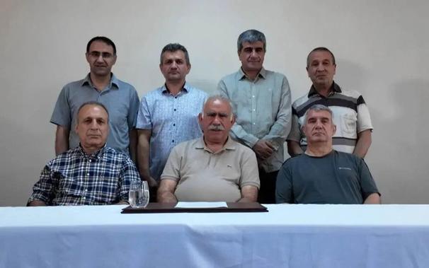 Abdullah Öcalan verkündet die Auflösung der PKK in einer Videobotschaft im Juli 2025.