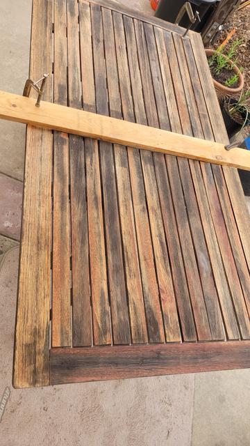 Same table but now with a little oil on it