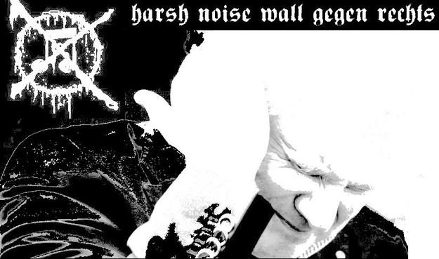 Meme auf Basis eines Bildes von Horst Seehofer, der sich mit schmerzverzerrtem Gesicht das rechte Ohr zuhält. Darüber steht in Frakturschrift: "harsh noise wall gegen rechts", außerdem befindet sich neben der Hand über seinem Ohr eine durchgestrichene Musiknote