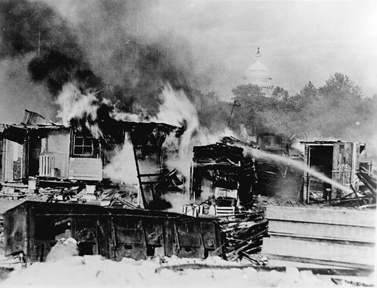Shacks that members of the Bonus Army erected on the Anacostia Flats burning after attack by the regular army. By Signal Corps Photographer - This tag does not indicate the copyright status of the attached work. A normal copyright tag is still required. See Commons:Licensing., Public Domain, https://commons.wikimedia.org/w/index.php?curid=810553