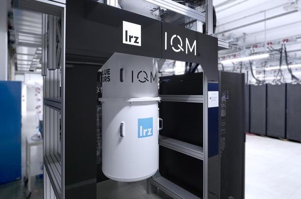 Q-Exa, der erste Quantencomputer aus Basis supraleitender Schaltkreise, der mit einem Supercomputer verbunden wurde. Foto: V. Hohenegger/LRZ