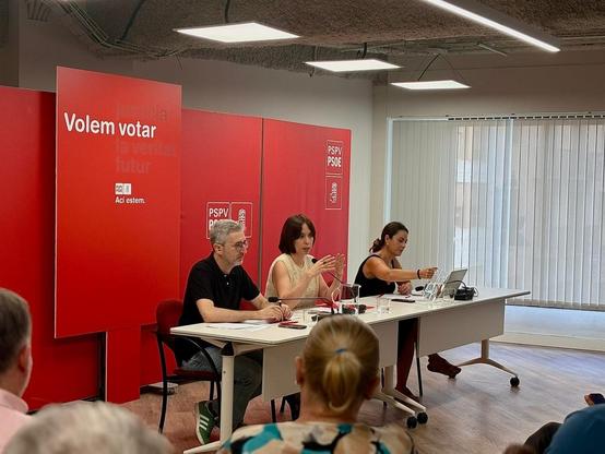 Arcadi España, Diana Morant y Zulima Pérez en la reunión. - Foto: PSPV