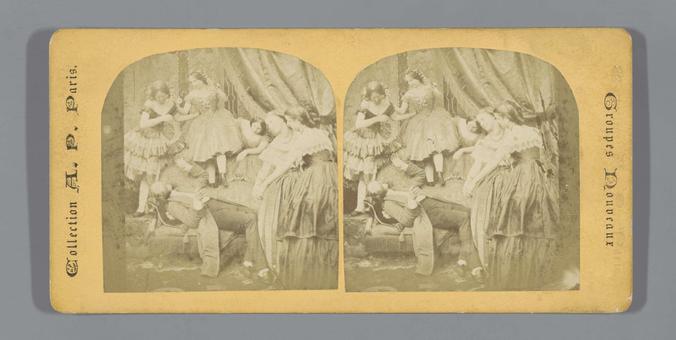 Man liggend op sofa in salon, omringd door jonge vrouwen, Anatole Pougnet, c. 1855 - c. 1870
