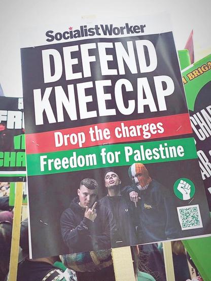 Sign that says "defend kneecap, drop the charges, freedom for Palestine"