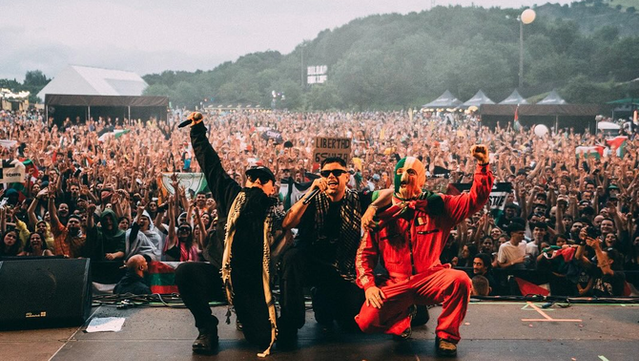 Qui són Kneecap, el grup de rap irlandès que està convertint la dissidència en un fenomen (Sergio Albert)