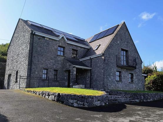 Clares Rock Hostel