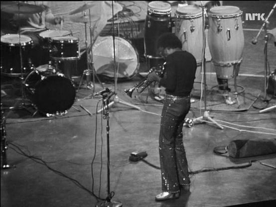 NRK b/w closer screen capture of the Miles Davis stage.