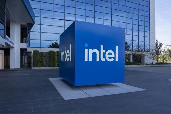 Intel demite até 20% dos trabalhadores da Intel Foundry