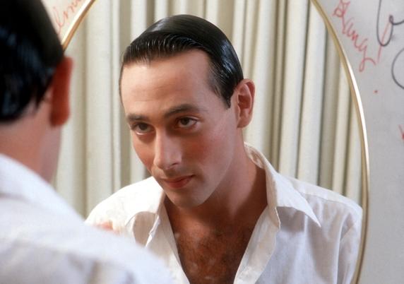 LOS ANGELES - MAY 1980: Actor Paul Reubens transforms himself in the mirror into his character Pee-wee Herman in May 1980 in Los Angeles, California. (Photo by Michael Ochs Archives/Getty Images)