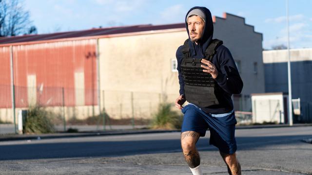 Does a weighted vest for running provide athletes benefit, or only injury risk? Jenessa Connor interviews experts who help break down the science.