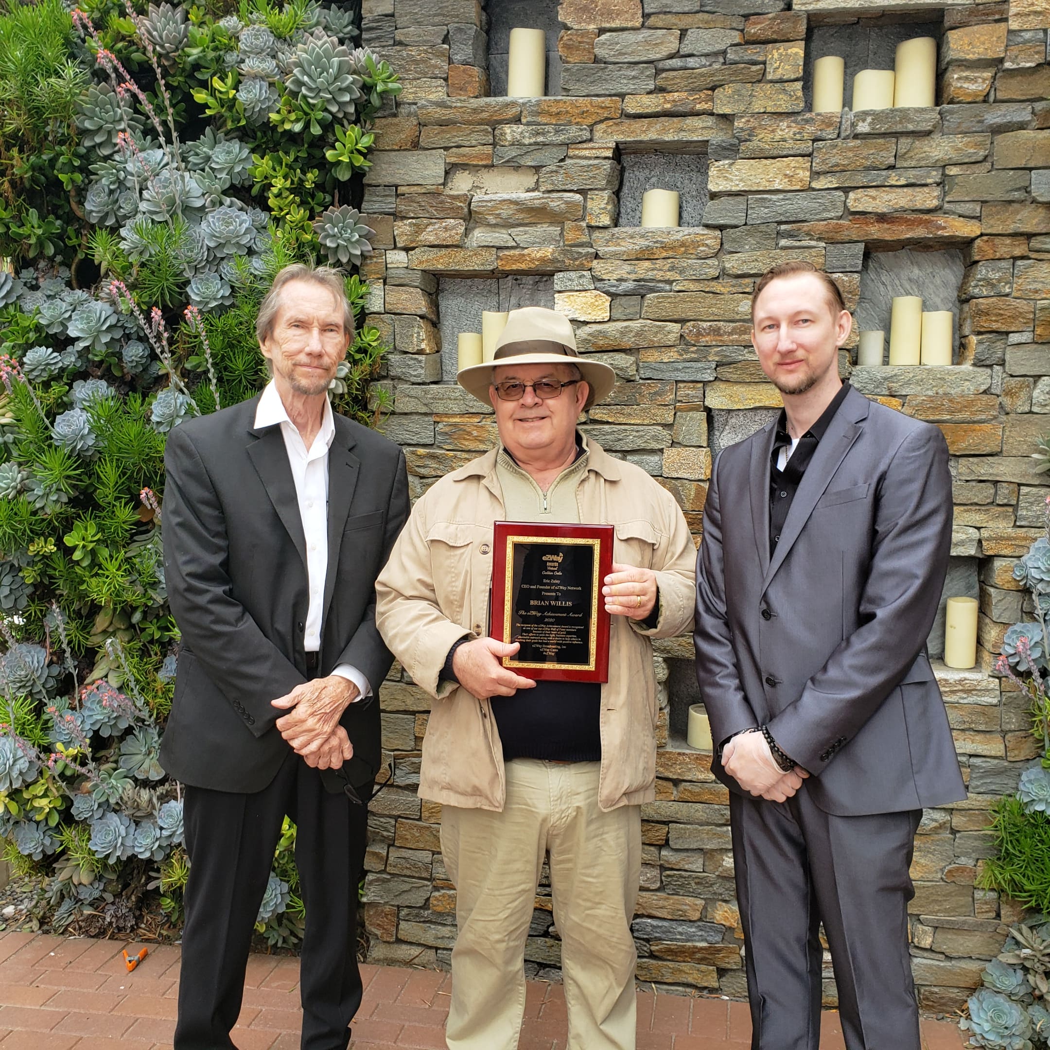 Brian Willis Super EWOF Influencer receives eZWay Achievement Award presented by Eric Zuley