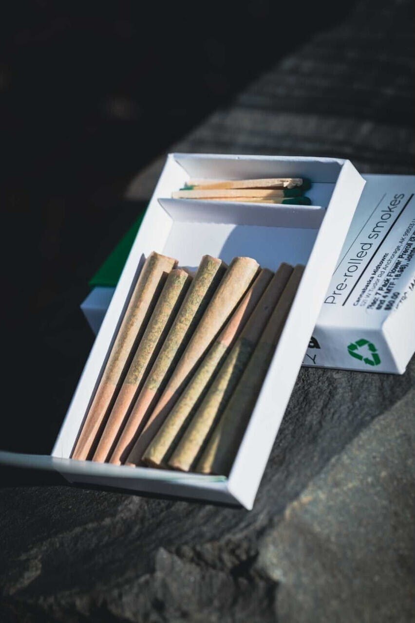 7pk Sativa Flower Pre-Rolls: (3) Joker 20.38% & (4) Texas Shoreline 25.42% - image 1