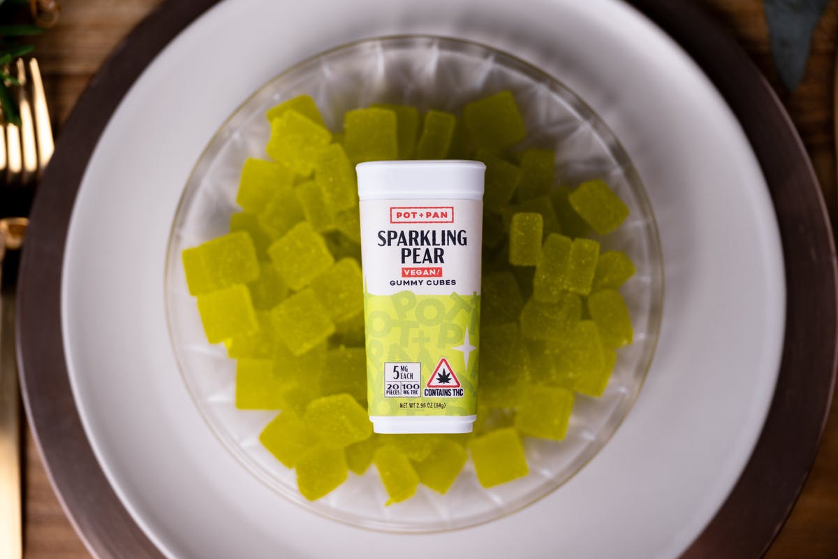 Pot + Pan | Vegan Sparkling Pear Gummy Cubes (Hybrid) | 20 pieces (5mg) - image 1